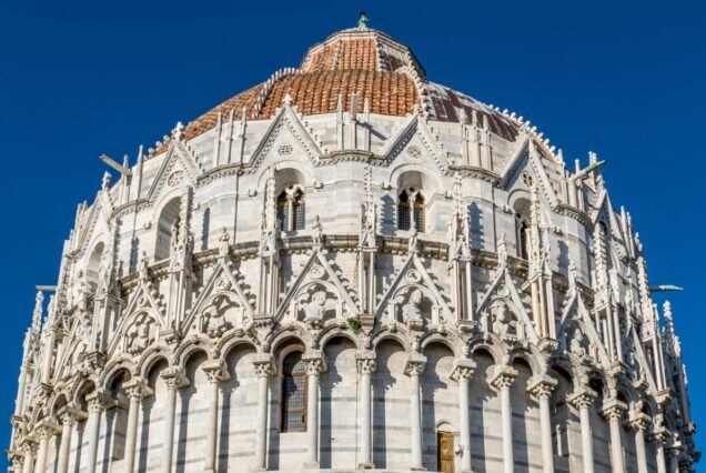 Detalle del Baptisterio de Pisa