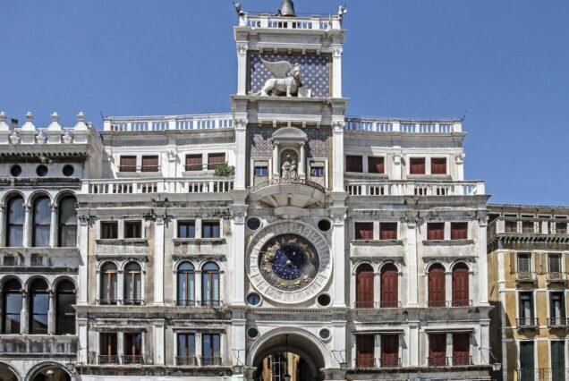 Torre del reloj de venecia